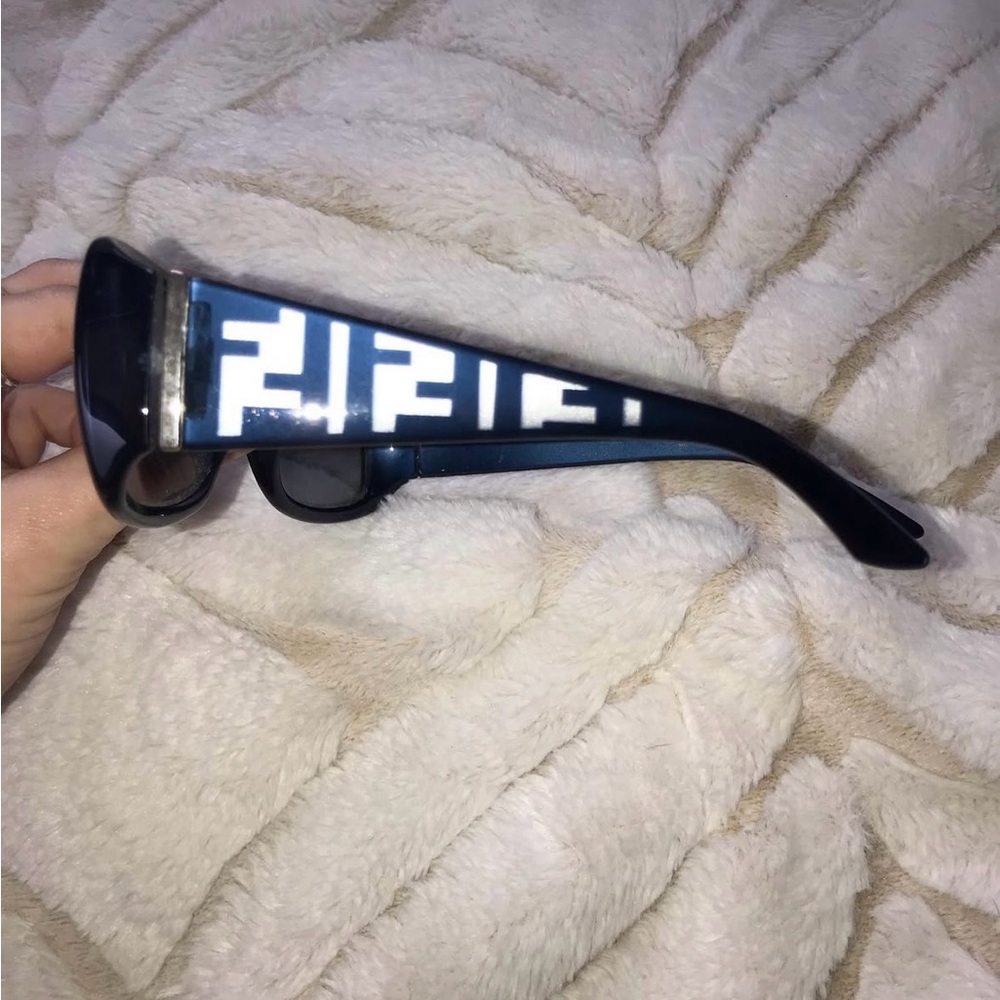 Fendi Blue Oversized Sunglasses with Gradient Lenses - Picture 2 of 2